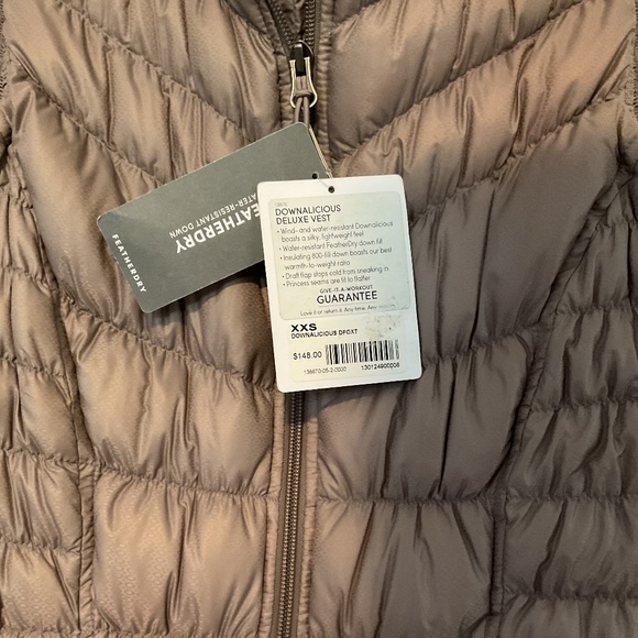 Athleta Downlicious Deluxe  puffer Vest NWT - Picture 2 of 4